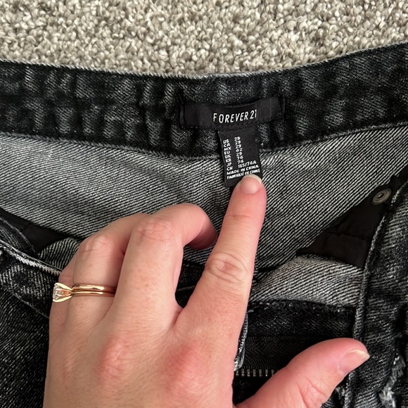 Forever 21 Black jean shorts - Picture 2 of 3